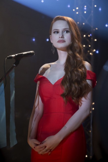 Madelaine  Petsch Fotoğrafı