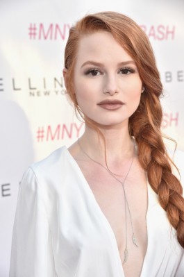 Madelaine  Petsch Fotoğrafı