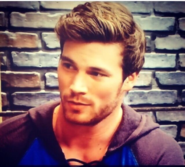 Derek Theler Fotoğrafları 1