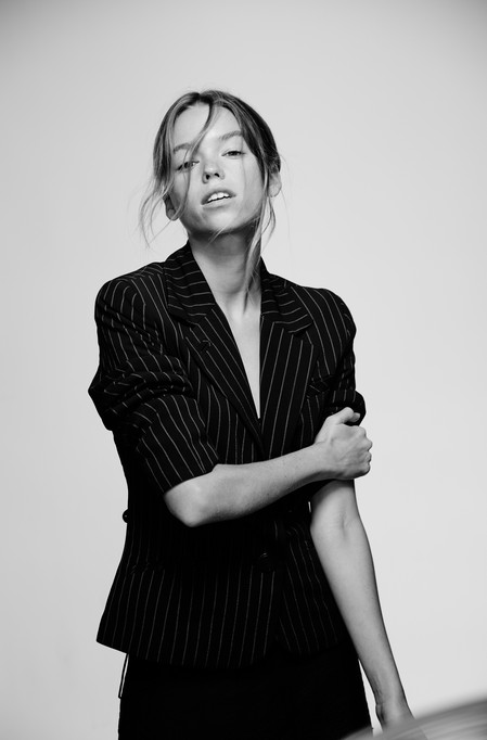 Milly Alcock Fotoğrafı