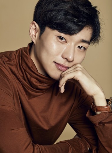 Yoon Jong-Suk Fotoğrafları 3