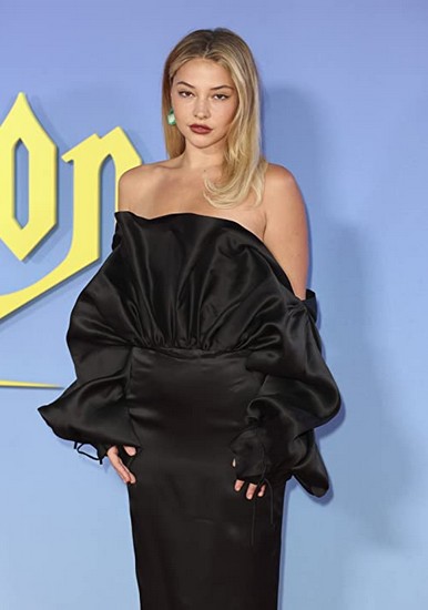 Madelyn Cline fotoğrafı