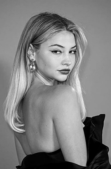 Madelyn Cline Fotoğrafı