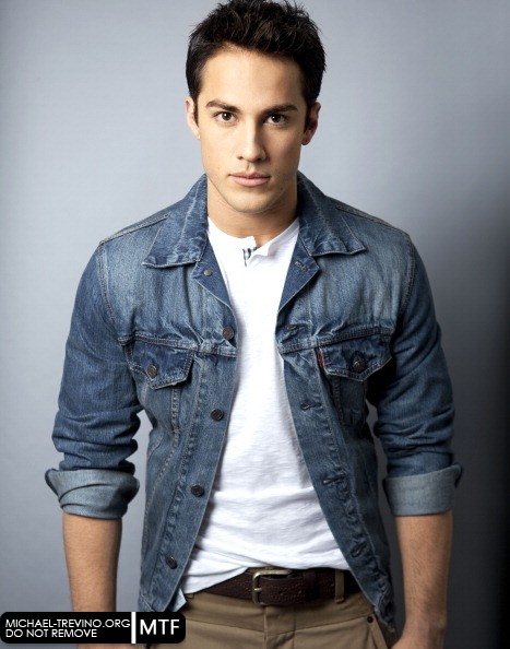 Michael Trevino Fotoğrafları 72