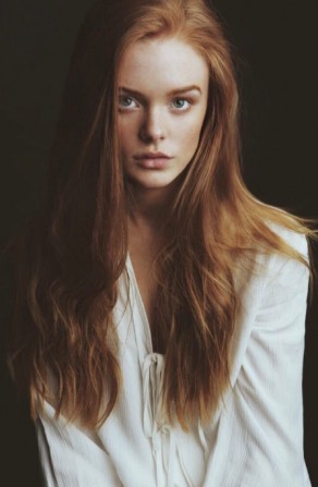 Abigail Cowen Fotoğrafı