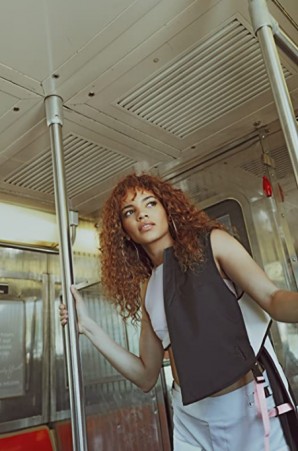 Leslie Grace Fotoğrafı