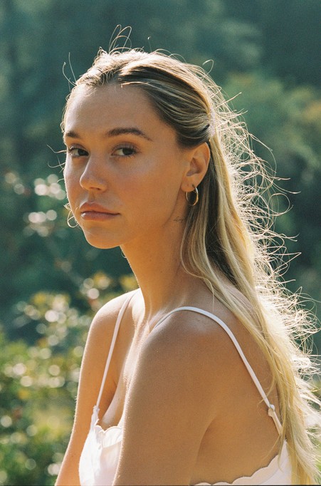 Alexis Ren Fotoğrafı
