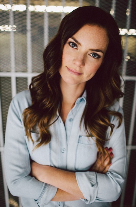 Cindy Busby Fotoğrafları 14