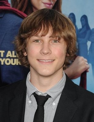 Logan Miller Fotoğrafları 1