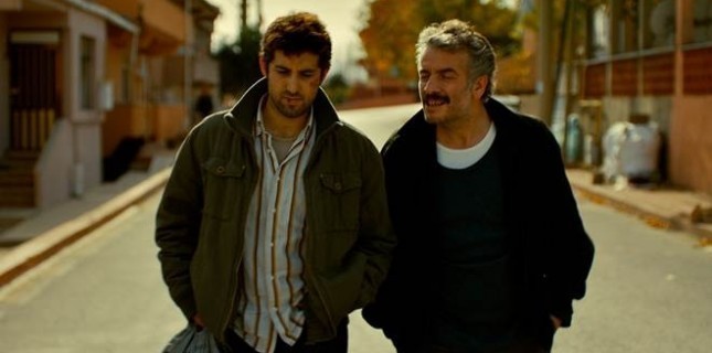 Ahlat Ağacı: İnsanı Tüketen Bir Tutku (Film Eleştirisi)