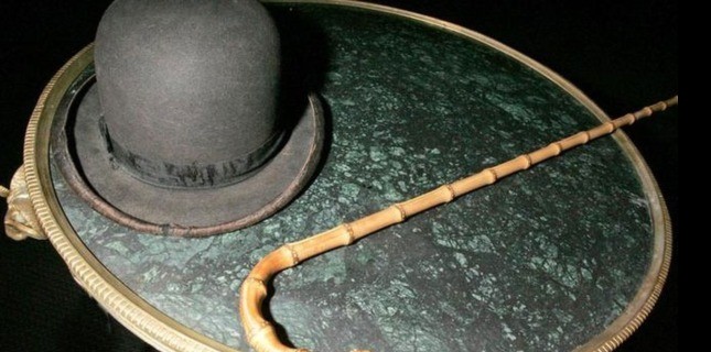 Şarlo'nun şapka ve bastonuna rekor fiyat Şarlo'nun şapka ve bastonuna rekor fiyat