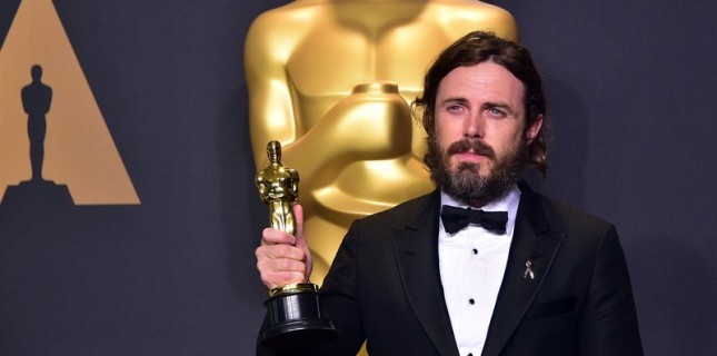 Cinsel tacizle suçlanan Casey Affleck Oscar töreninden çekildi