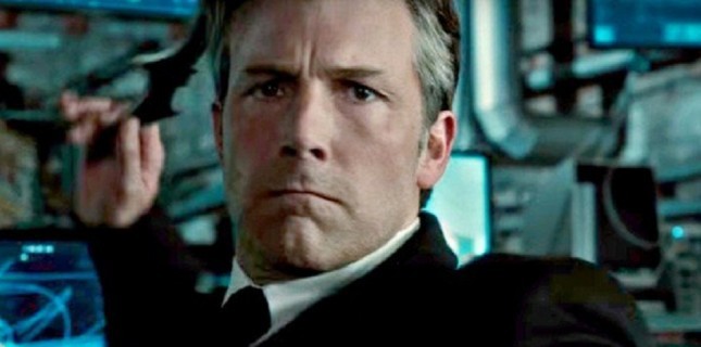 Film setinden ‘batarang’ çalan Ben Affleck’e fatura kesilmiş Film setinden ‘batarang’ çalan Ben Affleck’e fatura kesilmiş