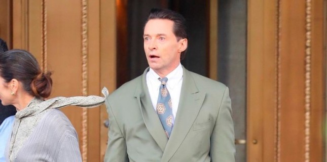 Hugh Jackman'ın Başrolünü Üstlendiği Bad Education'dan İlk Görsel Hugh Jackman'ın Başrolünü Üstlendiği Bad Education'dan İlk Görsel