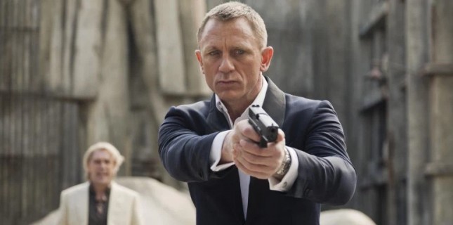 ''Bond 25'' Setinden Merak Yaratan Maskeli Kötü Adam Görüntüleri! ''Bond 25'' Setinden Merak Yaratan Maskeli Kötü Adam Görüntüleri!