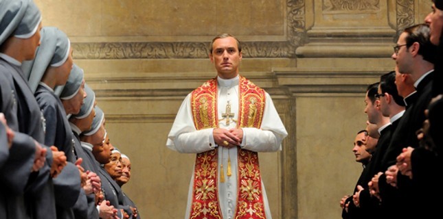 Jude Law'un Başrolünde Yer Aldığı 'The New Pope' Dizisinden İlk Kare Geldi