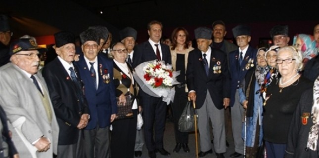 Kore Gazileri 'Ayla' Filmini Gözyaşlarıyla İzledi Kore Gazileri 'Ayla' Filmini Gözyaşlarıyla İzledi