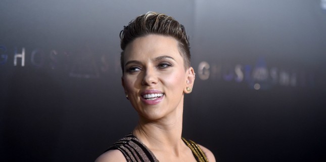 Scarlett Johansson 'Reflective Light' Kadrosunda