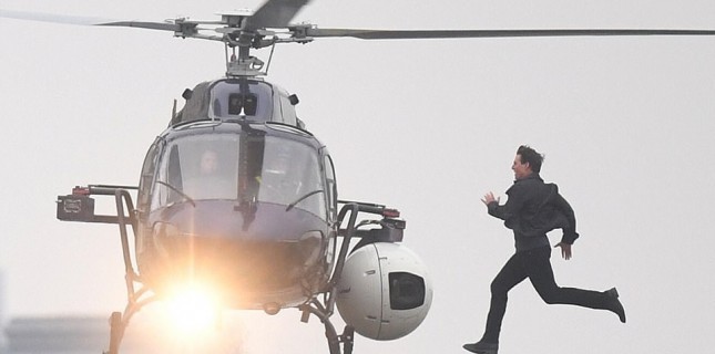 Tom Cruise’un helikopterli çekimleri kamerada (Video - Galeri)