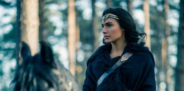 'Wonder Woman 1984'ün Vizyon Tarihi 2020 Yılına Ertelendi 'Wonder Woman 1984'ün Vizyon Tarihi 2020 Yılına Ertelendi