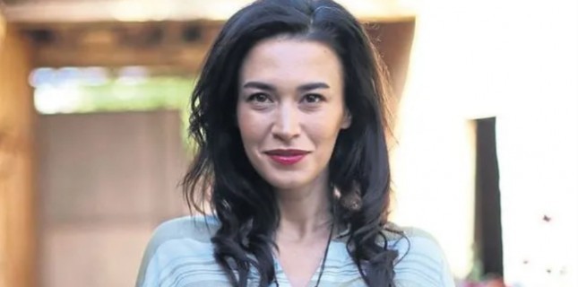 Ecem Özkaya Kimdir?