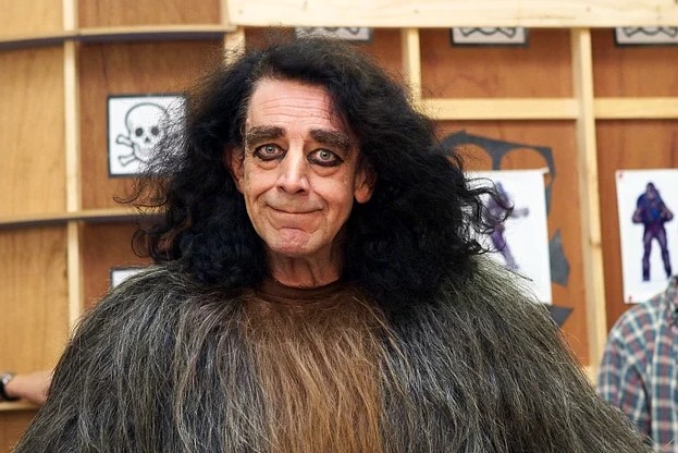 Chewbacca'yı Oynayan Peter Mayhew'un Yeti sanılıp lince uğradığını Chewbacca'yı Oynayan Peter Mayhew'un Yeti sanılıp lince uğradığını