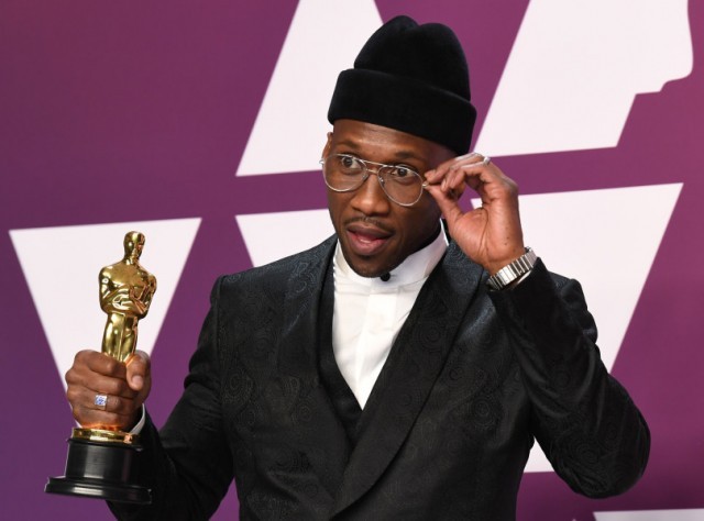 En İyi Yardımcı Erkek Oyuncu; Mahershala Ali En İyi Yardımcı Erkek Oyuncu; Mahershala Ali