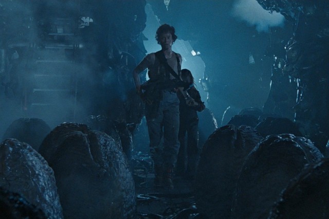 Ripley, Newt'i Kurtarmak İçin Yuvaya Geri Dönüyor Ripley, Newt'i Kurtarmak İçin Yuvaya Geri Dönüyor
