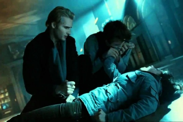 Carlisle: Edward’ı Durması İçin Cesaretlendirmesi Carlisle: Edward’ı Durması İçin Cesaretlendirmesi