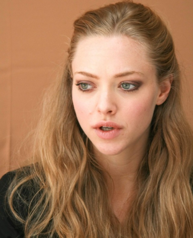 Kız ve Kurt Fotoğrafı