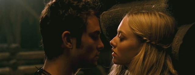 Kız ve Kurt Fotoğrafı