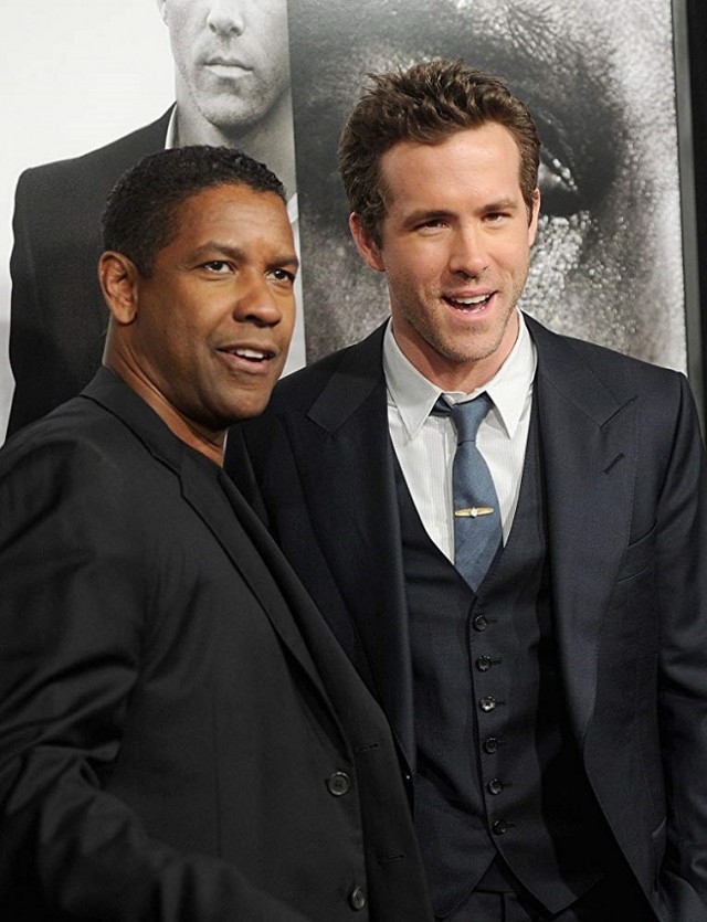 Düşmanı Korurken Fotoğrafı