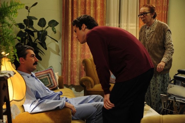 Öyle Bir Geçer Zaman Ki Fotoğrafı