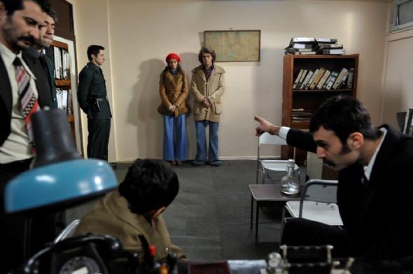 Öyle Bir Geçer Zaman Ki Fotoğrafı