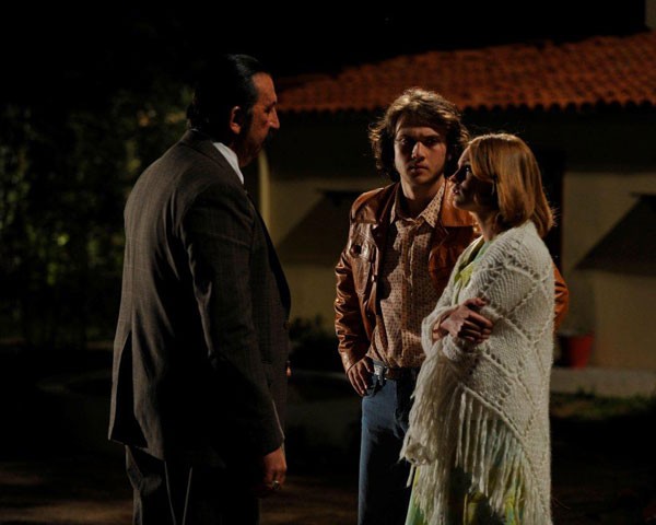 Öyle Bir Geçer Zaman Ki Fotoğrafı