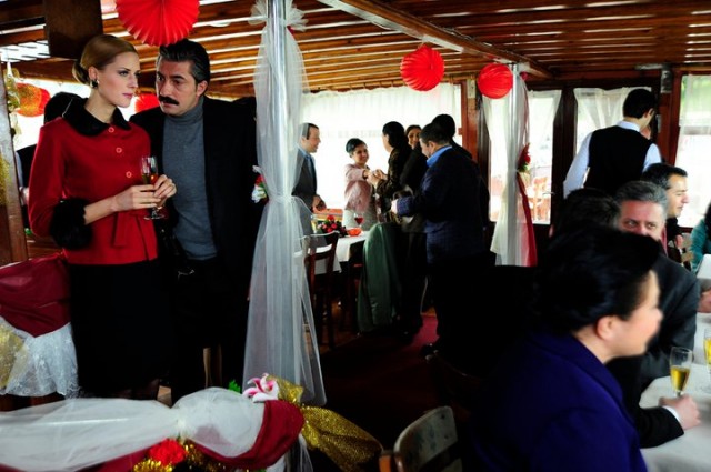 Öyle Bir Geçer Zaman Ki Fotoğrafı