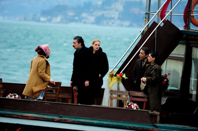 Öyle Bir Geçer Zaman Ki Fotoğrafı