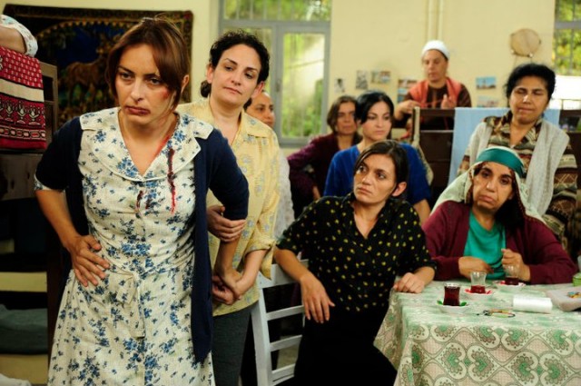 Öyle Bir Geçer Zaman Ki Fotoğrafı