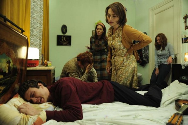 Öyle Bir Geçer Zaman Ki Fotoğrafı