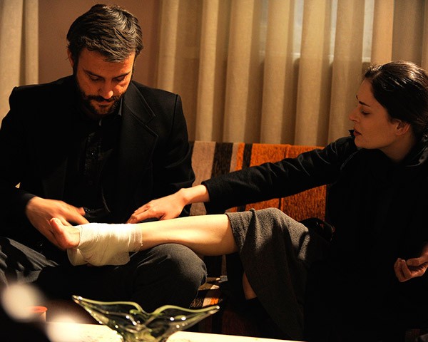 Öyle Bir Geçer Zaman Ki Fotoğrafı