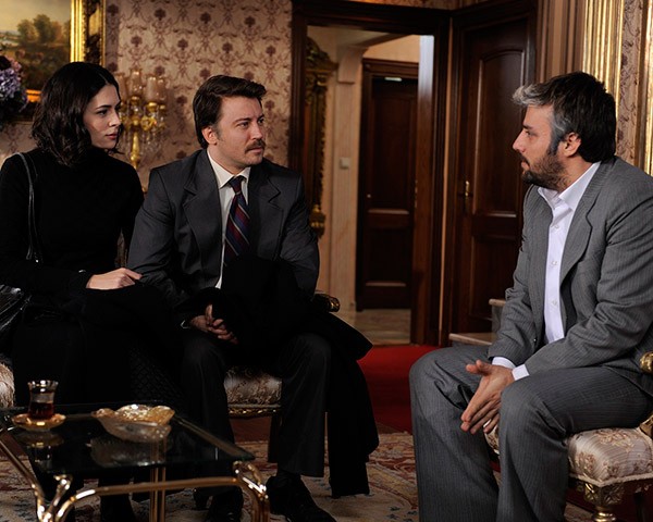 Öyle Bir Geçer Zaman Ki Fotoğrafı