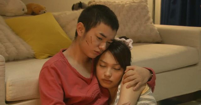 A Liar And A Broken Girl Fotoğrafı