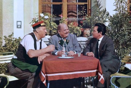 So Liebt Und Küsst Man In Tirol Fotoğrafı