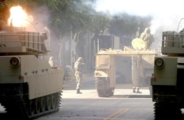 Canavar Savaşları Fotoğrafı