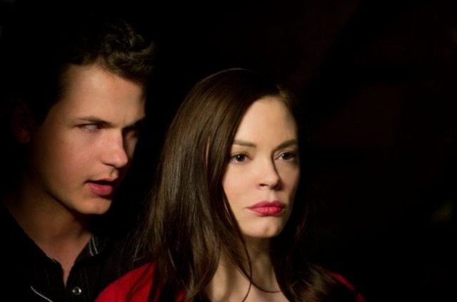 Gül Ağacındaki Şerit fotoğrafı