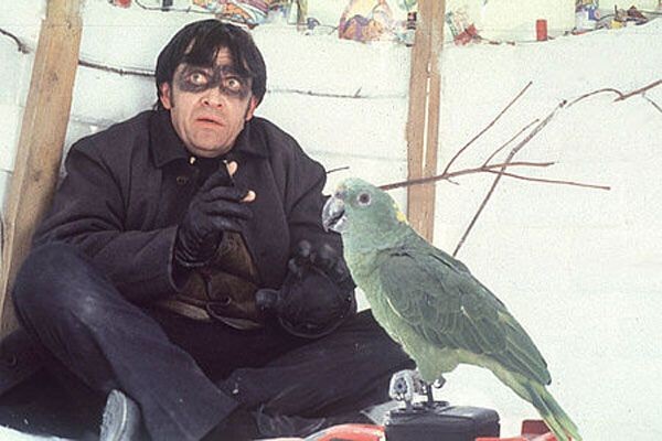 Evde Tek Başına 3 Fotoğrafı