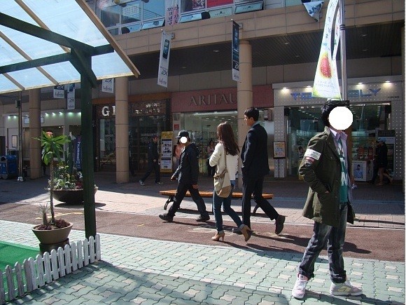 Padam Padam... The Sound of His and Her Heartbeats Fotoğrafı