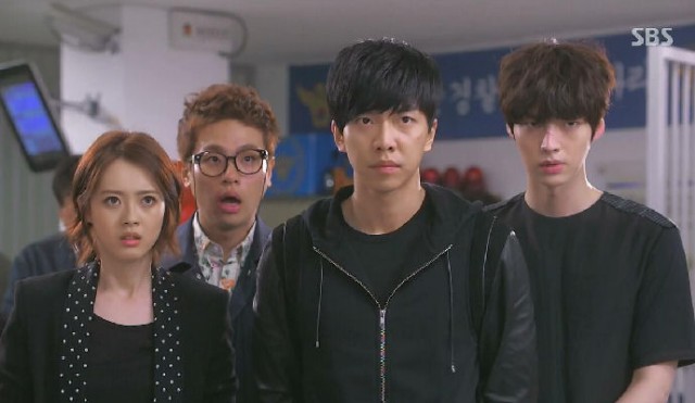 Etrafın Sarıldı Fotoğrafı