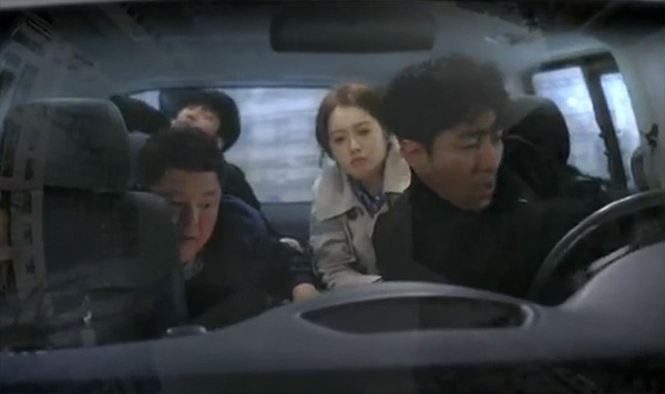 Etrafın Sarıldı Fotoğrafı