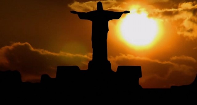 Falcon Rising Fotoğrafı